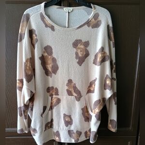 Be Stage Women's Oversized Leopard Print Fleece Sweater. Size Small.